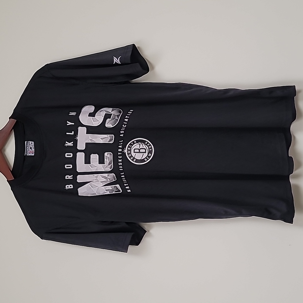 NWT Brooklyn Nets Zipway official licensed NBA Short Sleeve Tee Medium